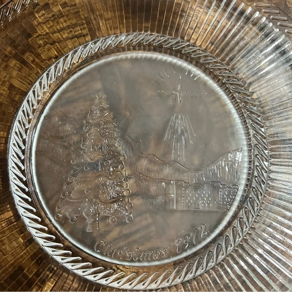 St Clair Glass serve santa